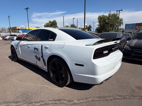 Used 2011 Dodge Charger R/T RWD image 3