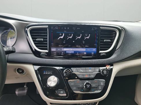 Used 2022 Chrysler Pacifica Touring-L FWD image 20
