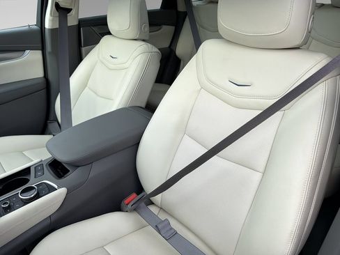Used 2025 Cadillac XT5 Premium Luxury FWD image 11