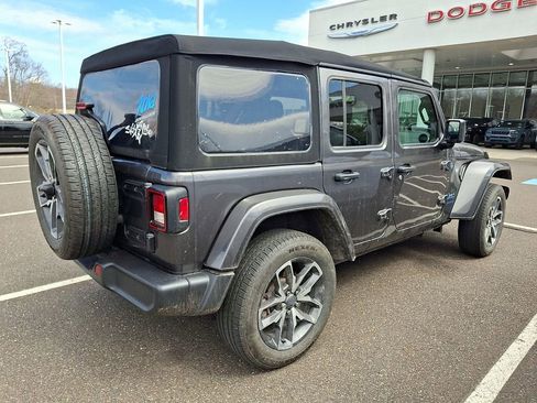 Used 2024 Jeep Wrangler Unlimited w/ Convenience Group image 5