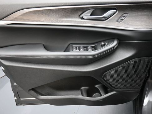 New 2025 Jeep Grand Cherokee Limited image 9