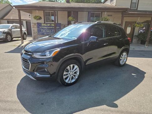 Used 2020 Chevrolet Trax Premier w/ LPO, Cargo Package AWD/4WD image 2