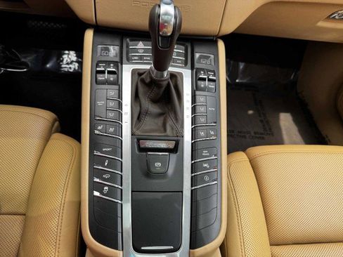 Used 2017 Porsche Macan Turbo image 33