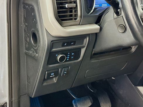 Used 2024 Ford Expedition Max XLT image 17