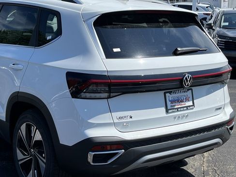 New 2026 Volkswagen Taos SE AWD/4WD image 10