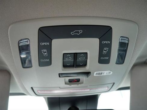 Certified 2023 Toyota Sienna XLE image 27