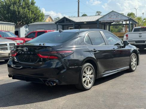 Used 2022 Toyota Camry SE FWD image 6