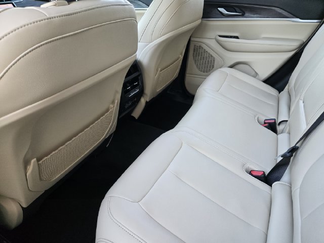 Used 2023 Jeep Grand Cherokee Limited AWD/4WD image 30