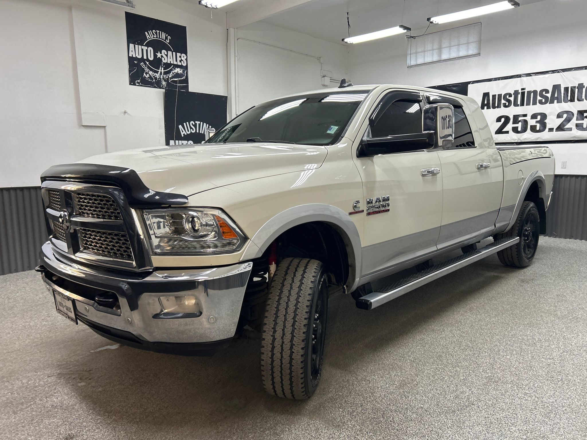 Used 2016 RAM 2500 Laramie w/ Convenience Group AWD/4WD image 3
