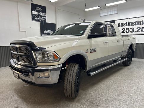 Used 2016 RAM 2500 Laramie w/ Convenience Group AWD/4WD image 3