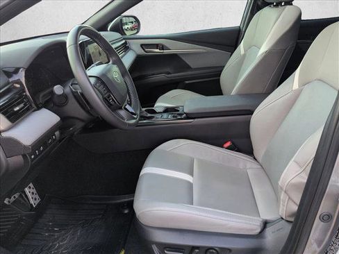 Used 2025 Toyota Camry SE image 14