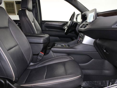 Used 2023 Chevrolet Suburban Premier image 31