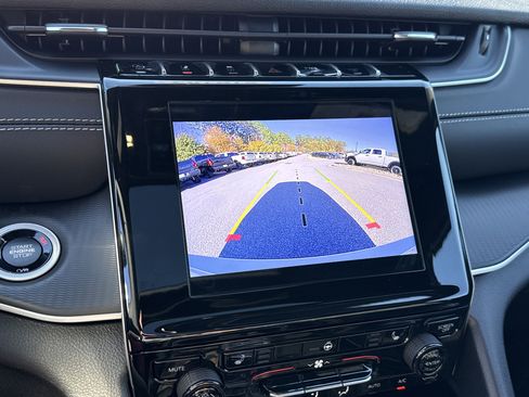 New 2025 Jeep Grand Cherokee L Laredo w/ Luxury Tech Group I image 36