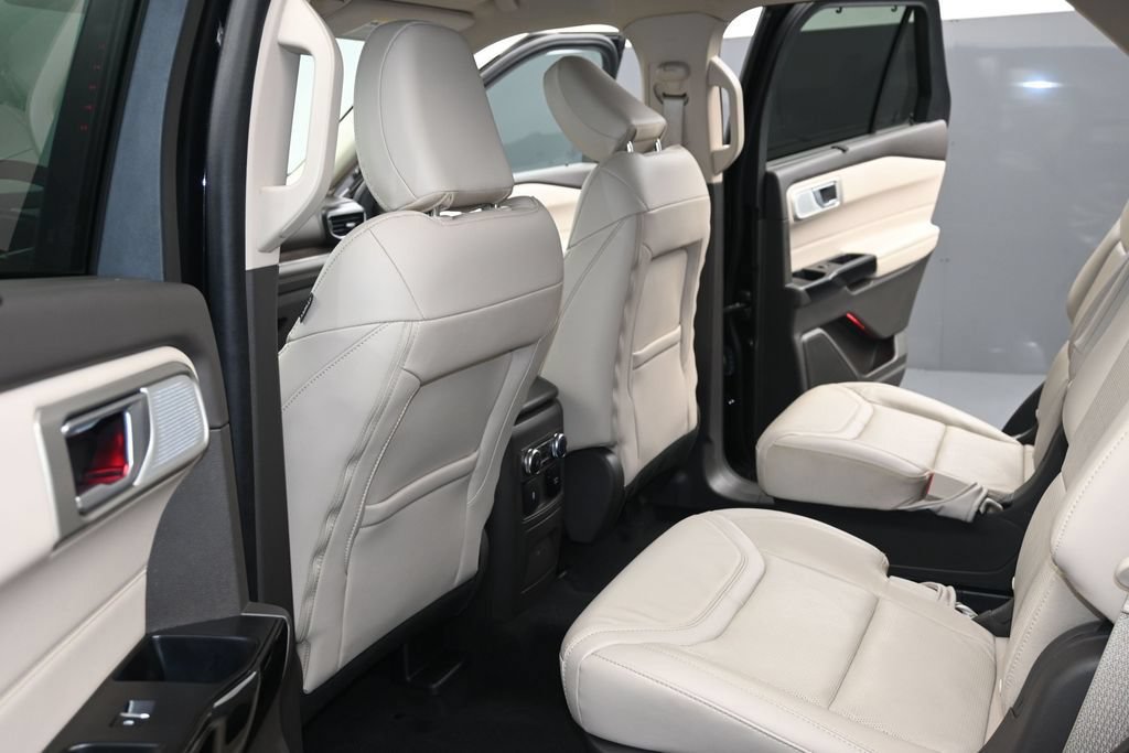 Used 2023 Ford Explorer Platinum w/ Technology Package AWD/4WD image 12