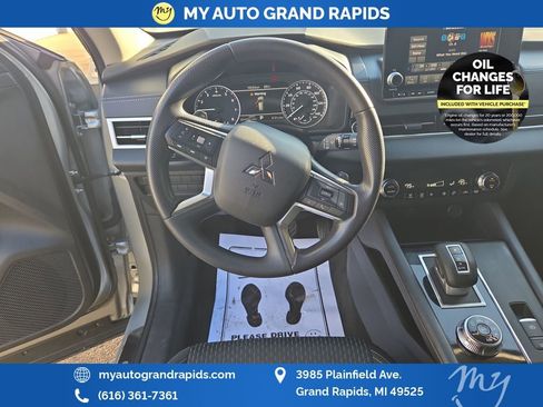 Used 2024 Mitsubishi Outlander ES image 13