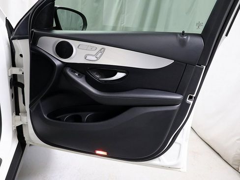 Used 2019 Mercedes-Benz GLC 300 4MATIC image 32