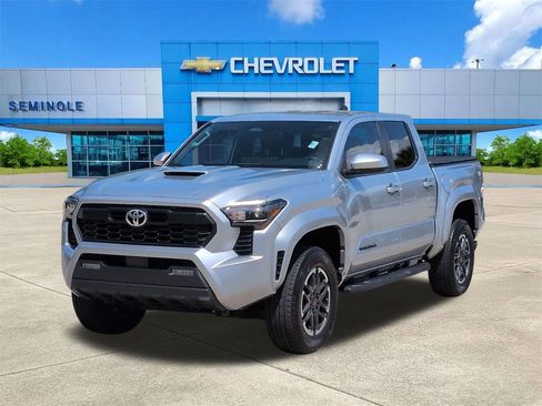 Used 2024 Toyota Tacoma TRD Sport image 2
