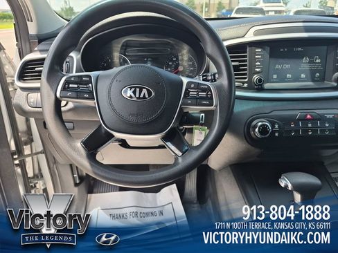 Used 2019 Kia Sorento L FWD image 13