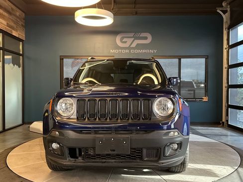 Used 2018 Jeep Renegade Altitude w/ UConnect 8.4 Nav Group AWD/4WD image 8