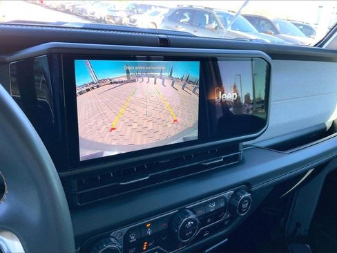 Used 2024 Jeep Wrangler Sahara image 14