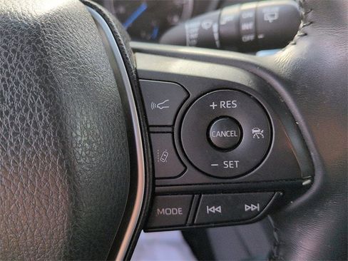 Certified 2022 Toyota Venza LE image 19