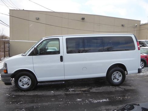 Used 2017 Chevrolet Express 2500 LT w/ LT Preferred Equipment Group image 4