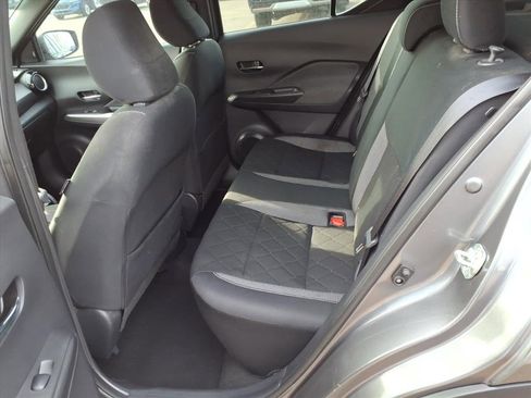 Used 2018 Nissan Kicks SV image 11