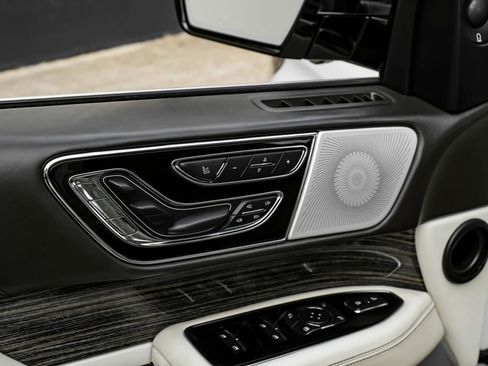 Used 2020 Lincoln Navigator Black Label w/ Cargo Convenience Package AWD/4WD image 46