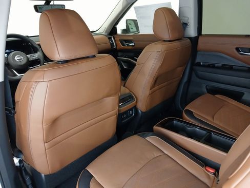 New 2025 Nissan Pathfinder Platinum w/ Lighting Package (N92) image 16