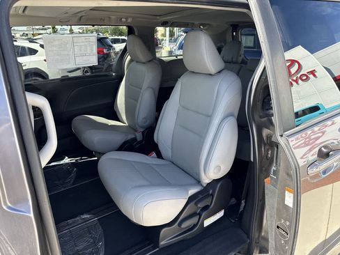 Used 2020 Toyota Sienna Limited Premium w/ Carpet Mat Package AWD/4WD image 12