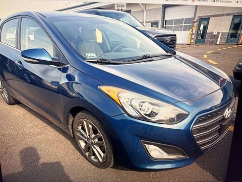 Used 2016 Hyundai Elantra GT w/ Option Group 02 FWD image 4