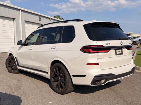Used 2024 BMW X7 xDrive40i w/ M Sport Package AWD/4WD image 10