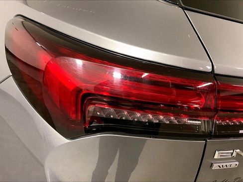 Used 2022 Buick Envision Essence w/ Sport Touring Package image 27