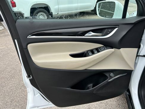 Used 2019 Buick Enclave Essence FWD image 11