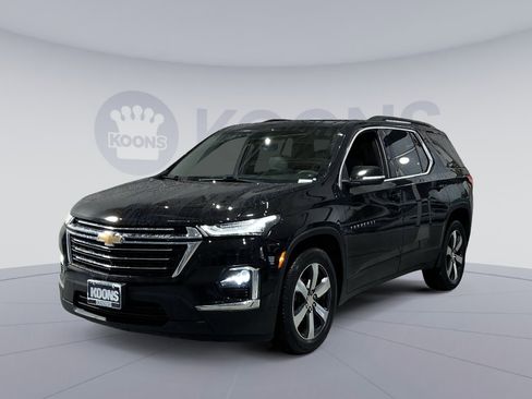 Used 2022 Chevrolet Traverse LT w/ LT Premium Package AWD/4WD image 1