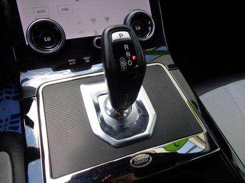 Used 2022 Land Rover Range Rover Evoque R-Dynamic SE image 12