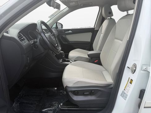 Used 2018 Volkswagen Tiguan SEL AWD/4WD image 11