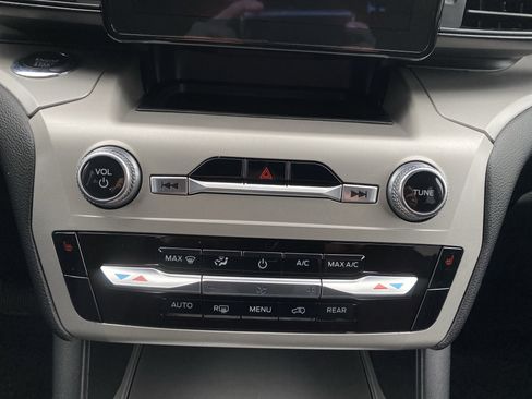 Used 2022 Ford Explorer XLT w/ Class IV Trailer Tow Package image 20