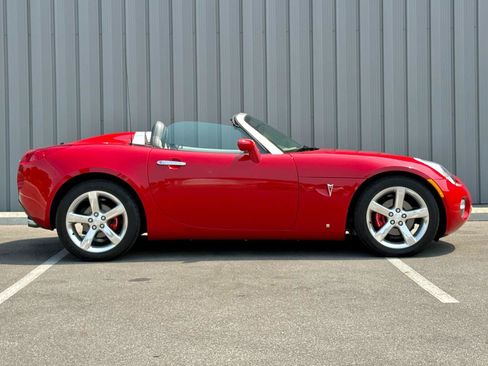 Used 2006 Pontiac Solstice Convertible w/ Premium Package RWD image 4