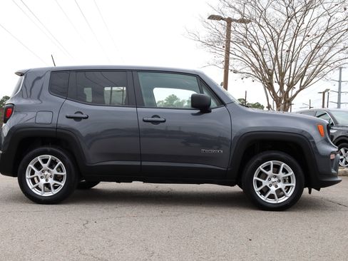 Used 2023 Jeep Renegade Latitude image 6