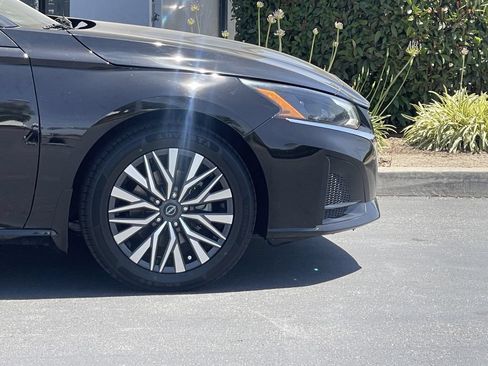 Used 2023 Nissan Altima 2.5 SV FWD image 8