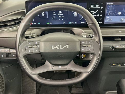 Used 2024 Kia EV9 Light Long Range RWD image 18