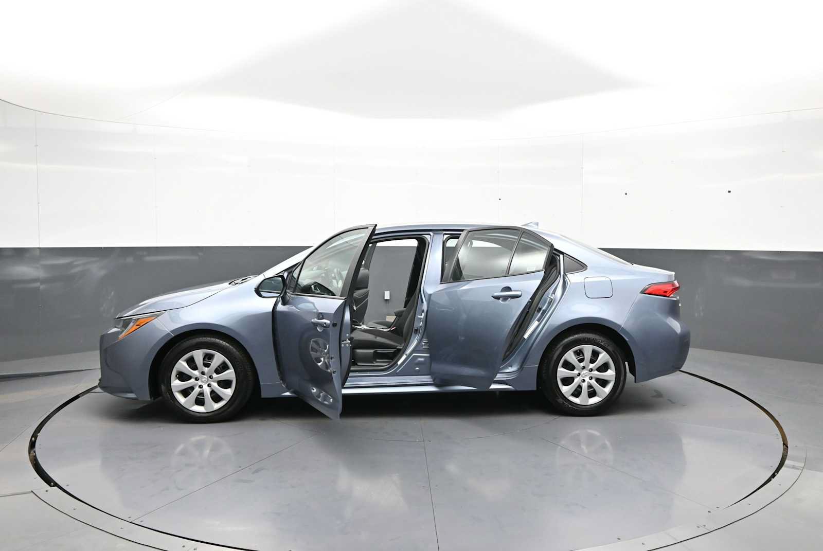 Used 2025 Toyota Corolla LE FWD image 40