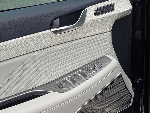 Used 2024 Hyundai Palisade Calligraphy image 15