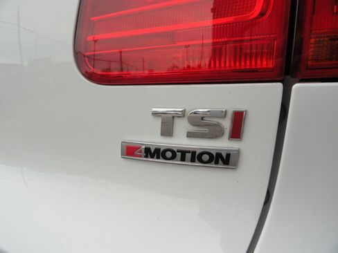 Used 2017 Volkswagen Tiguan Limited w/ Premium Package image 17