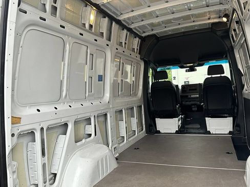 Used 2022 Mercedes-Benz Sprinter 1500 image 5