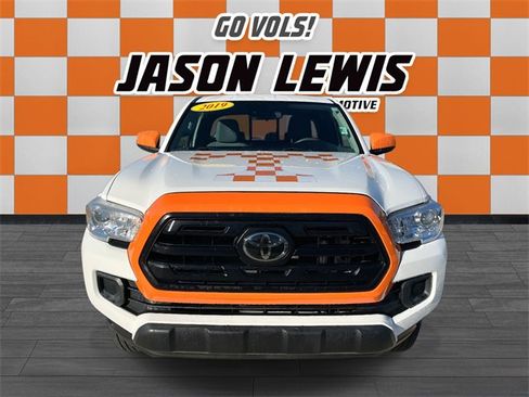 Used 2019 Toyota Tacoma SR image 10