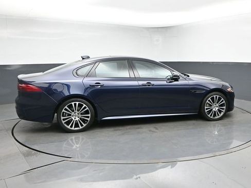 Used 2024 Jaguar XF R-Dynamic SE AWD/4WD image 9