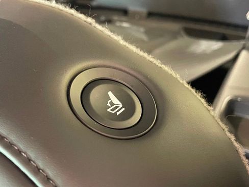 Used 2024 Kia EV9 Land image 28