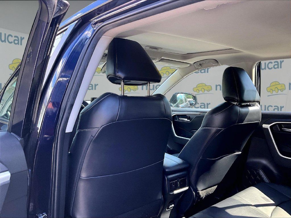 Used 2022 Toyota RAV4 XLE Premium AWD/4WD image 22